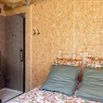 Tinyhouse Et Abeilles, Sejour Insolite En Provence
