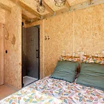 Tinyhouse Et Abeilles, Sejour Insolite En Provence