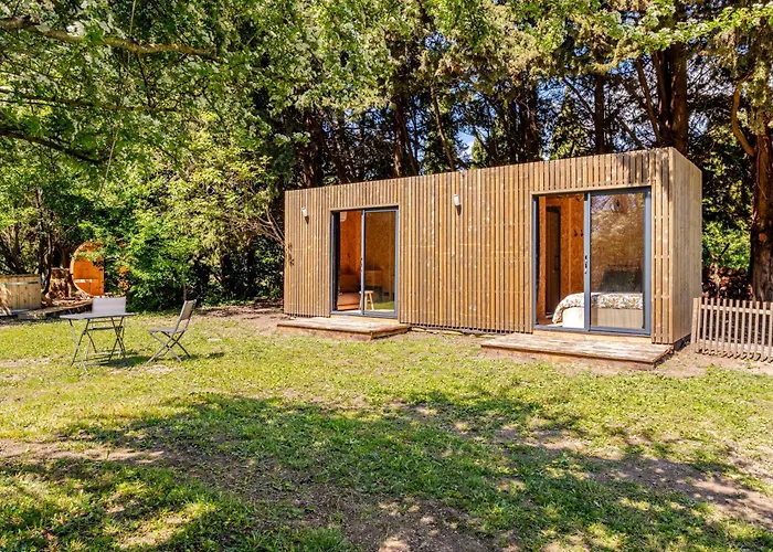 Tinyhouse Et Abeilles, Sejour Insolite En Provence