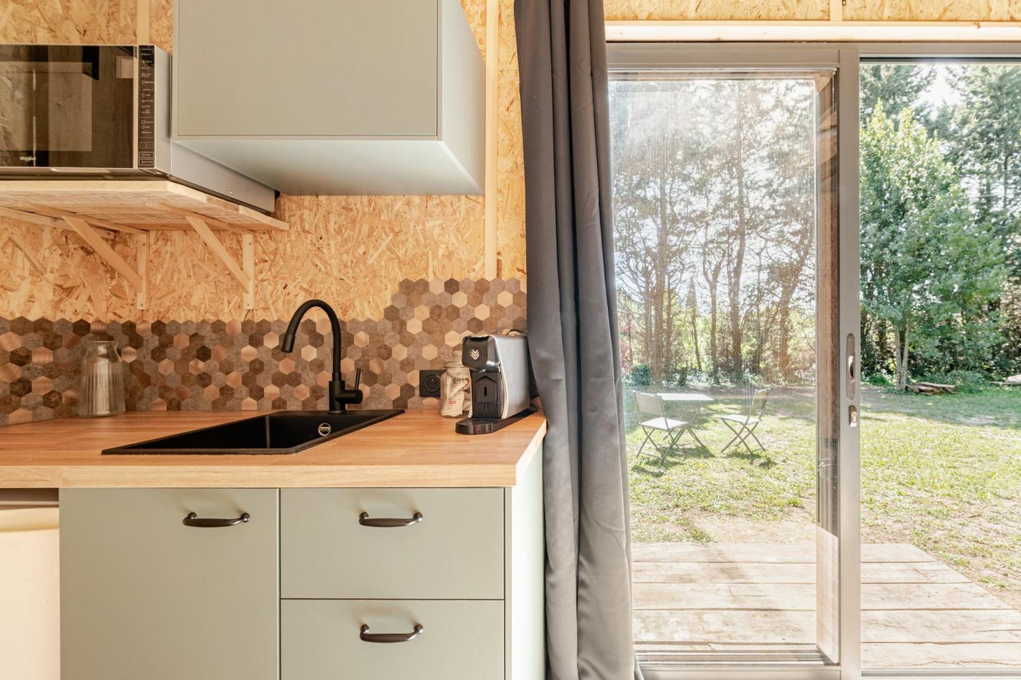 Tinyhouse Et Abeilles, Sejour Insolite En Provence *