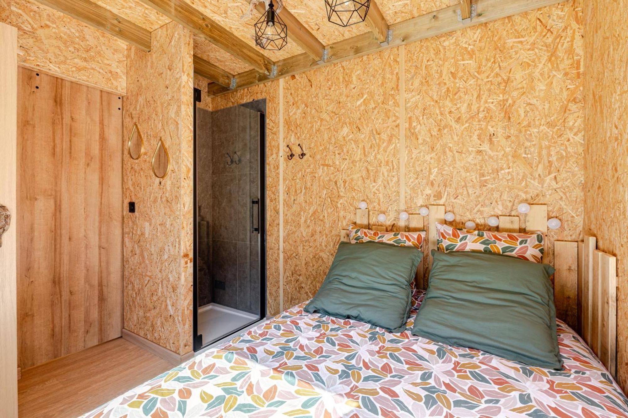 Tinyhouse Et Abeilles, Sejour Insolite En Provence *